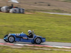 2017-autumn-festival-historic-racing-mike-fisher-18